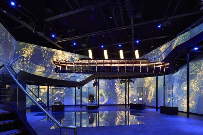 Belfast: Hop-on Hop-off Bus Tour + Titanic Belfast Museum Entry + Train Ticket