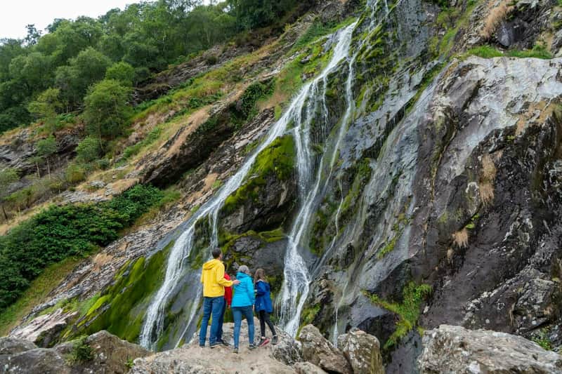 Wicklow, Glendalough & Powerscourt Waterfall: Guided Day Tour from Dublin